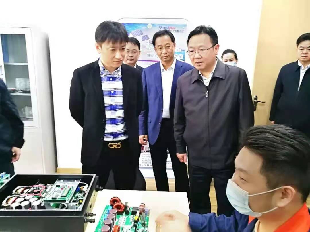 接待市委、市政府向导莅临我司子公司黄石（光谷）鸿运国际新能源研发中心调研